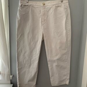 Jones New York white crop jeans. Size 16